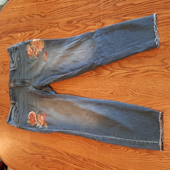 Embroidered Floral Jeggings - Picture 1 of 3